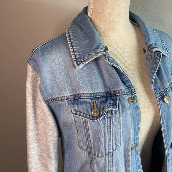 1️⃣0️⃣Jean Jacket - Picture 5 of 7